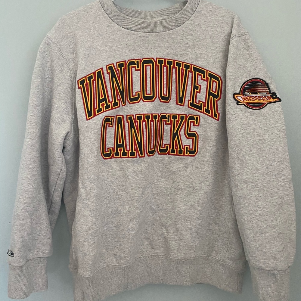 Vintage Mitchell & Ness Canucks sweater!